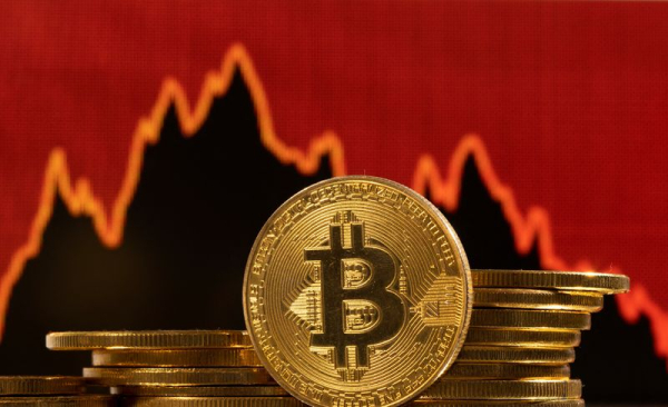 Le Bitcoin bondit au-dessus de 43.000 $ face au succ&egrave;s des ETF, avant la Fed