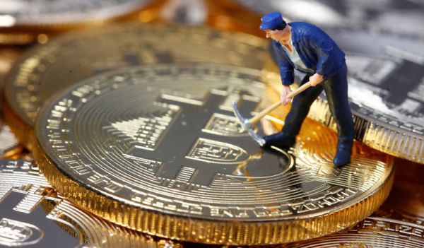 La valeur du bitcoin continue de diminuer, chutant de 4,4%.